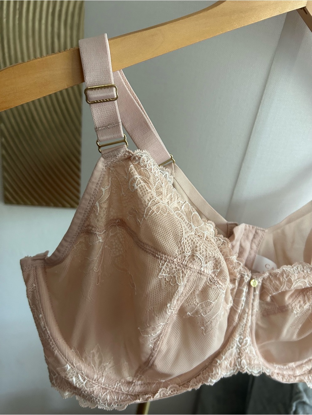 Cacique 42DDD Bra Modern Lace Covered Full Coverage Beige Floral - Picture 3 of 9